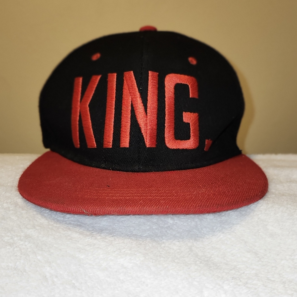 KING. Men's Black/Red Snapback Hat Cap (D21)